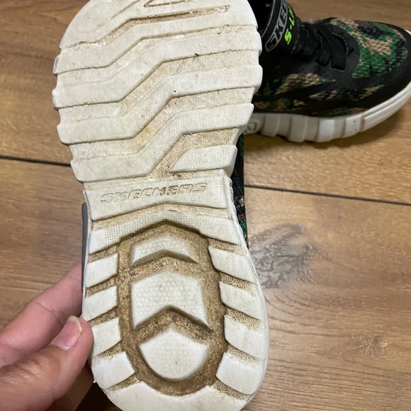 Skechers
S-LIGHTS FLEX-GLOW
Boy’s flashing sneakers - Picture 5 of 7